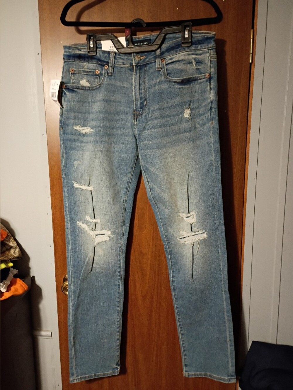 32x32 Distressed Slim Stretch Jeans